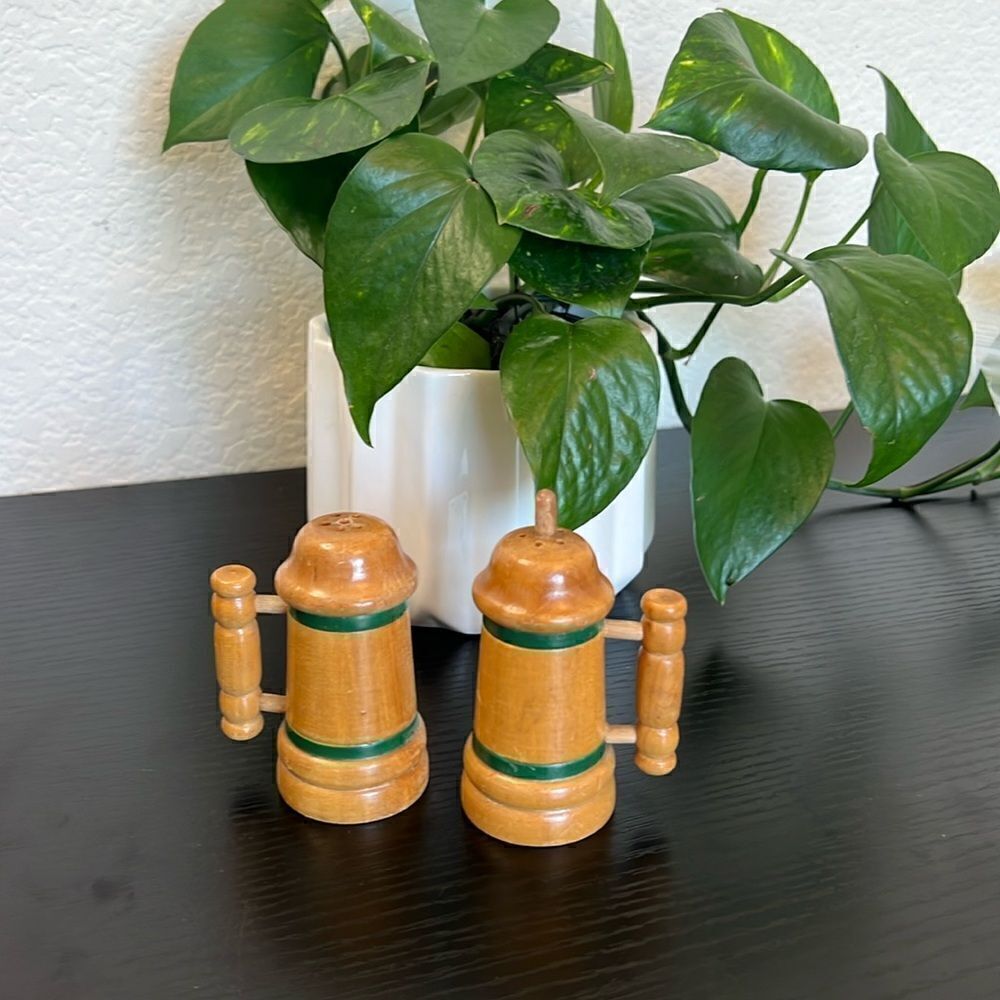 Vintage Wood Beer Stein Salt and Pepper Shaker Set